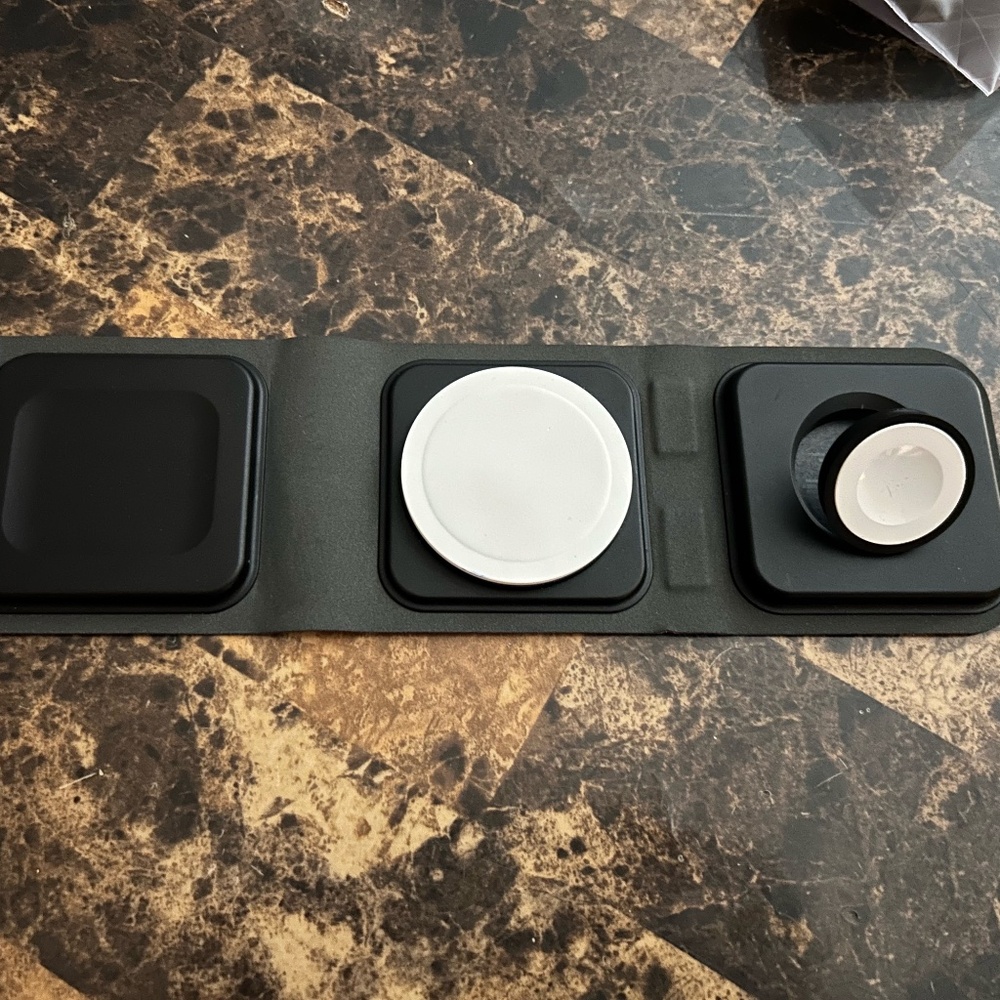 Mophie 3in1 charger APPLE MOPHIE 3-IN-1 WIRELESS MAGSAFE TRAVEL CHARGER